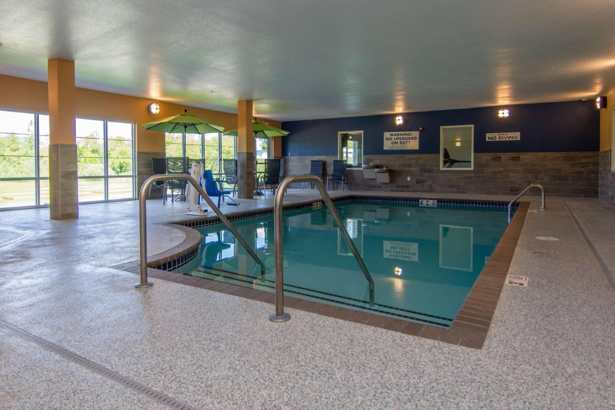 Little Crow Resort & Conference, Trademark By Wyndham Spicer Extérieur photo