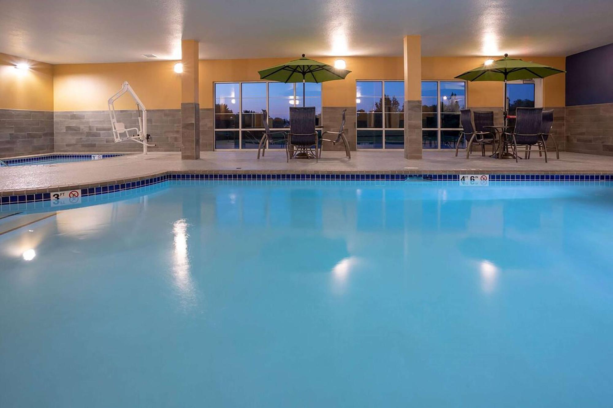 Little Crow Resort & Conference, Trademark By Wyndham Spicer Extérieur photo