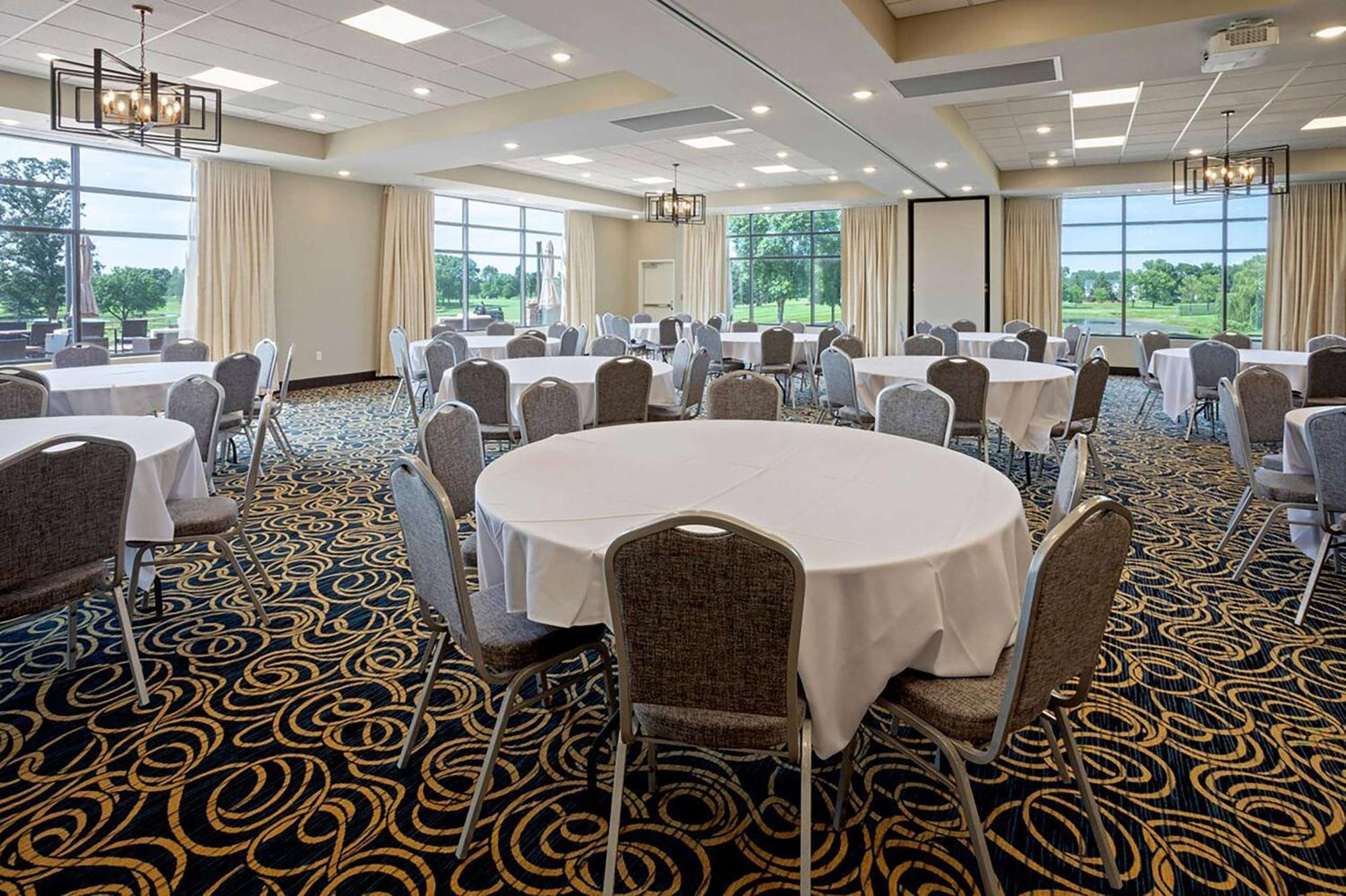 Little Crow Resort & Conference, Trademark By Wyndham Spicer Extérieur photo