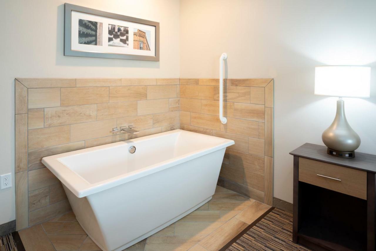 Little Crow Resort & Conference, Trademark By Wyndham Spicer Extérieur photo